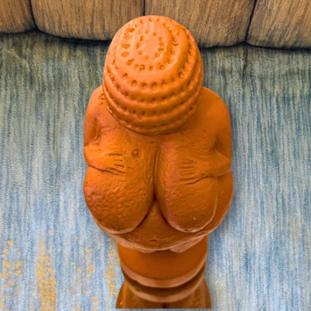 Vintage terracotta Venus figurine 90s earth goddess primitive decor clay statue - Picture 4 of 6